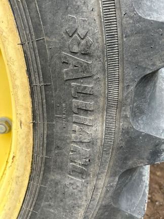 2010 John Deere 8225R Tractor