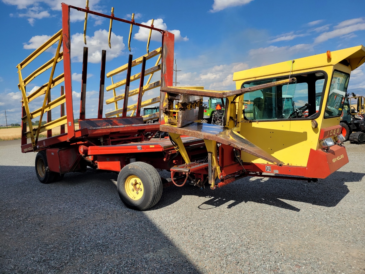 New Holland 1068 Bale Wagon