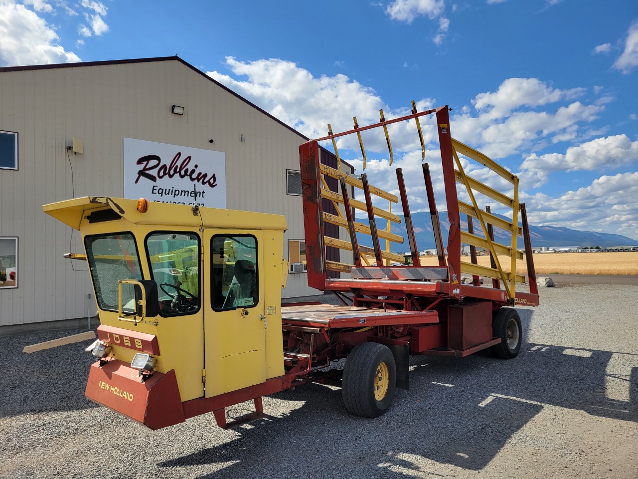 New Holland 1068 Bale Wagon