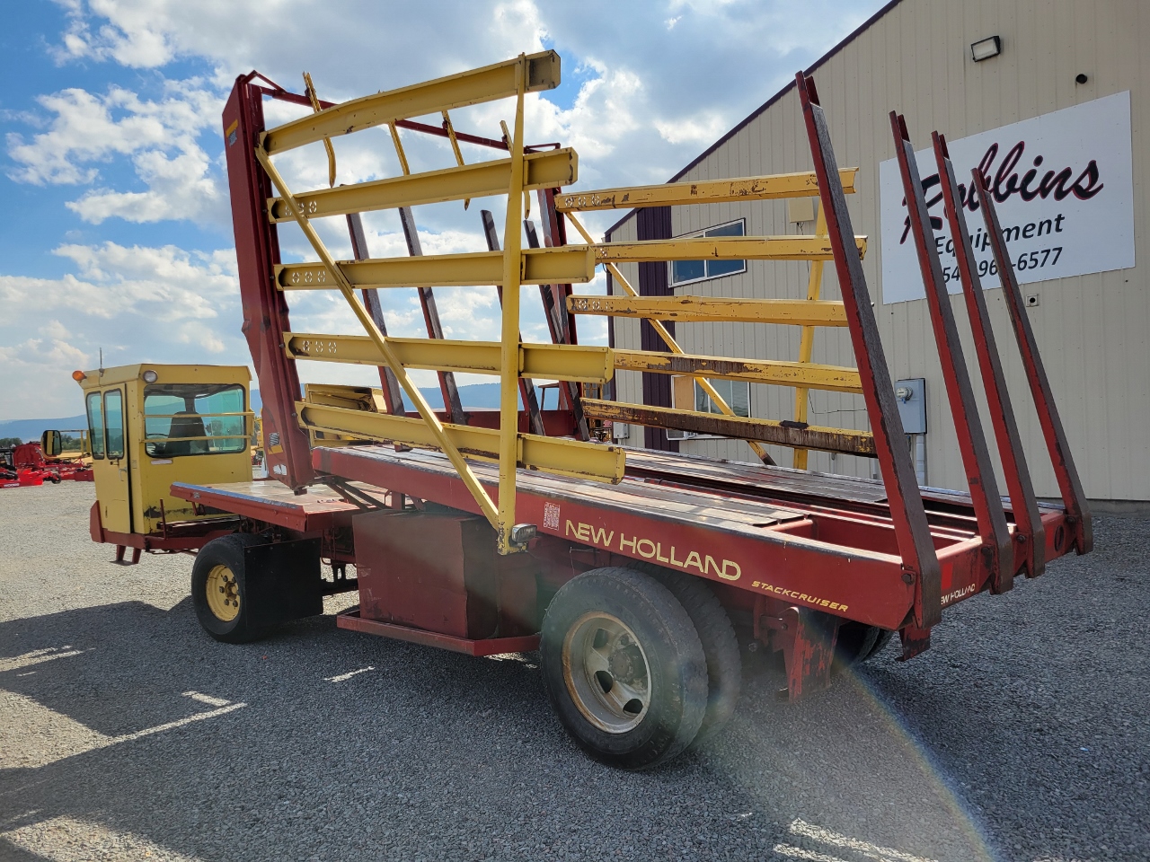 New Holland 1068 Bale Wagon