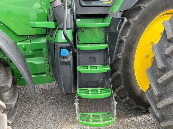 2022 John Deere 8R 370 Tractor