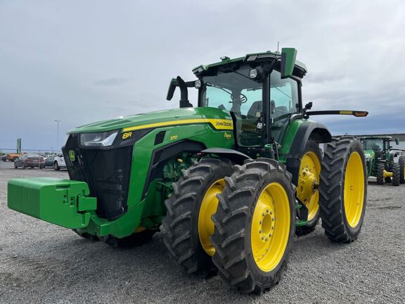 2022 John Deere 8R 370 Tractor