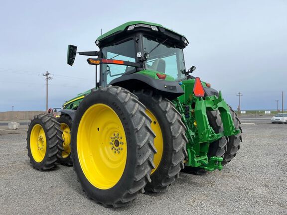 2022 John Deere 8R 370 Tractor