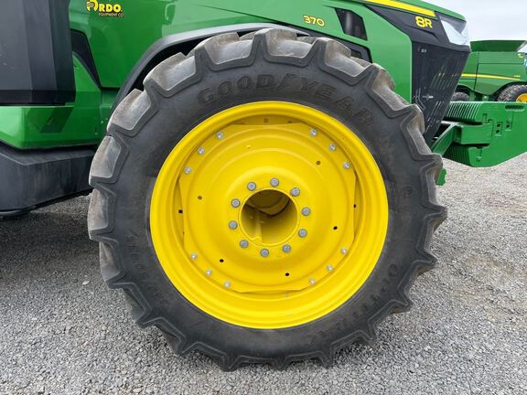 2022 John Deere 8R 370 Tractor