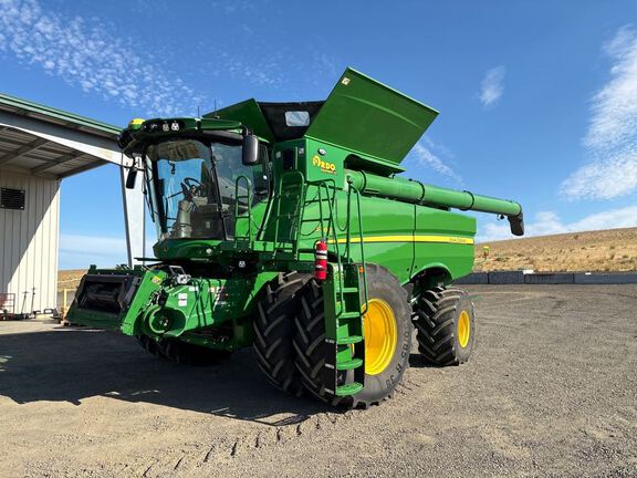 2024 John Deere S780 Combine