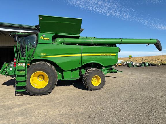 2024 John Deere S780 Combine