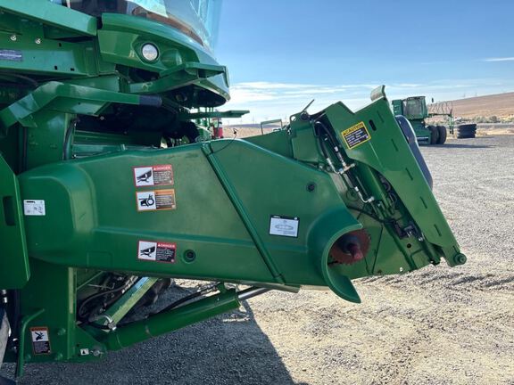2024 John Deere S780 Combine