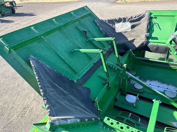 2024 John Deere S780 Combine
