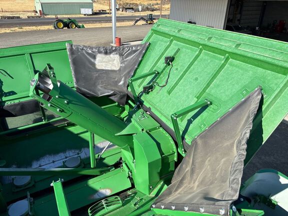 2024 John Deere S780 Combine
