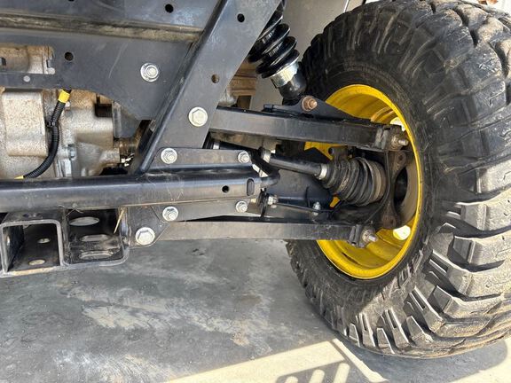 2024 John Deere XUV865M ATV