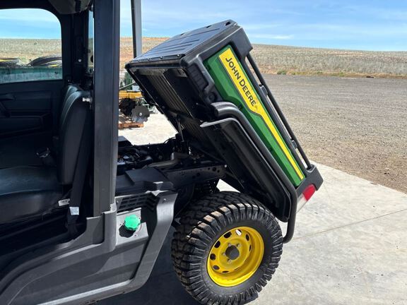 2024 John Deere XUV865M ATV