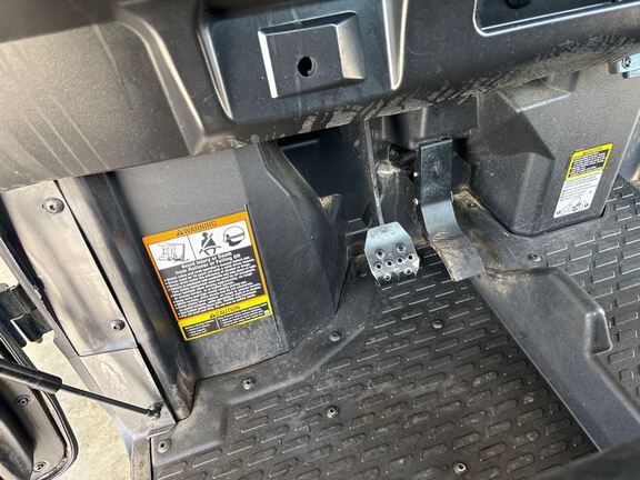 2024 John Deere XUV865M ATV