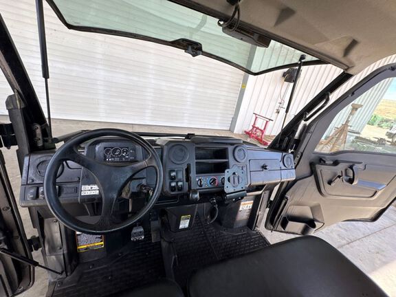 2024 John Deere XUV865M ATV