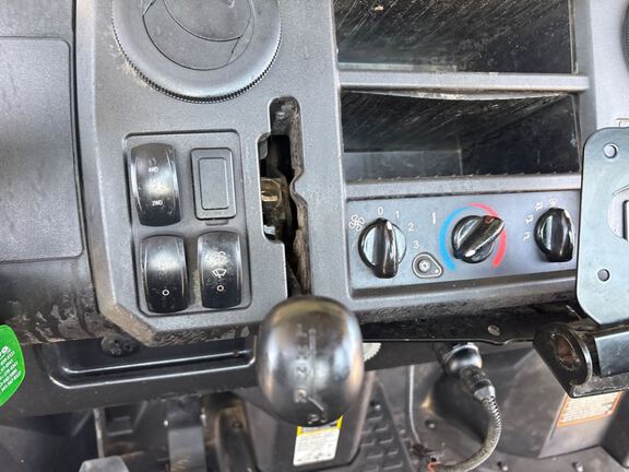 2024 John Deere XUV865M ATV