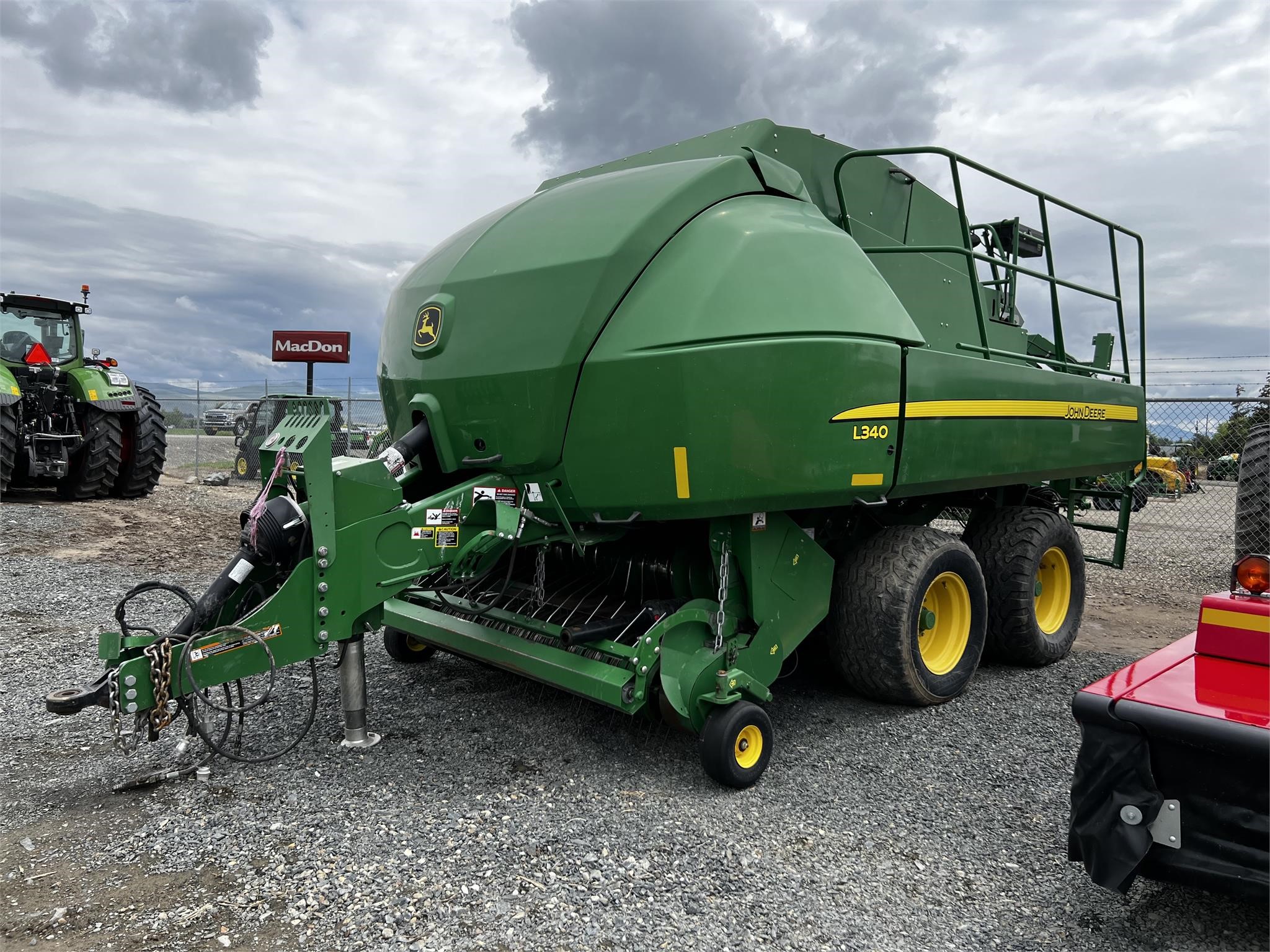 2015 John Deere L340 Baler/Square