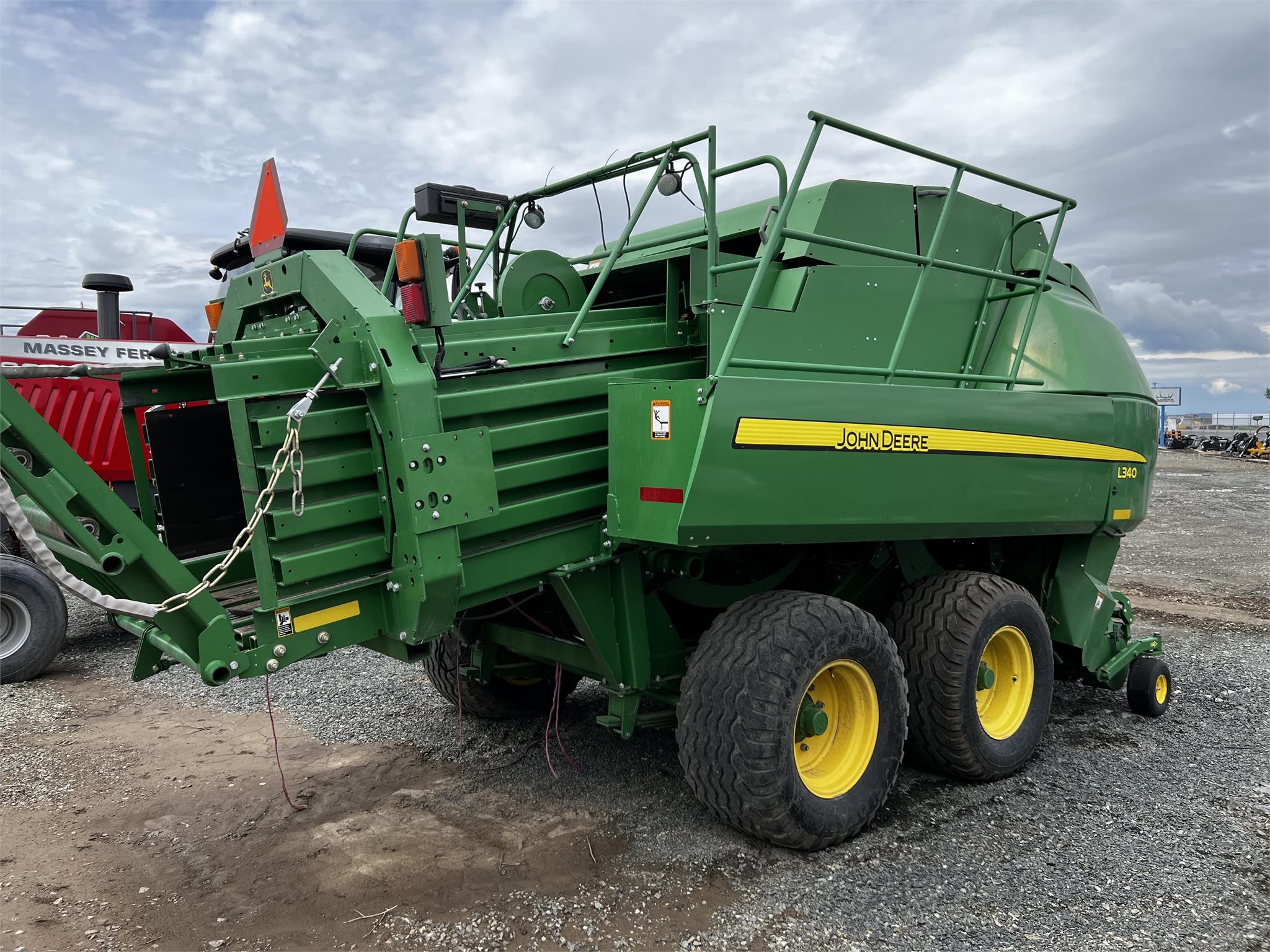 2015 John Deere L340 Baler/Square