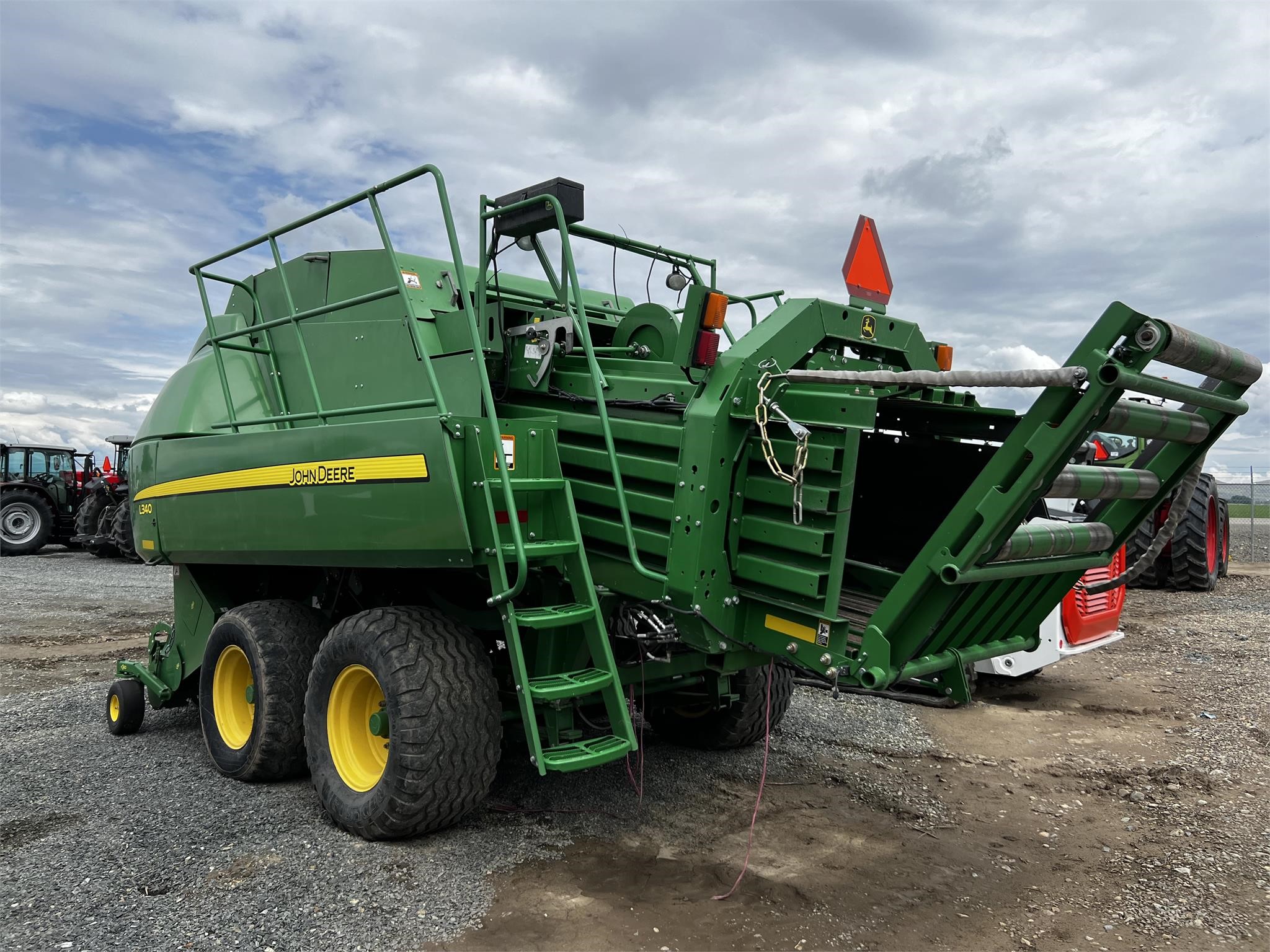 2015 John Deere L340 Baler/Square