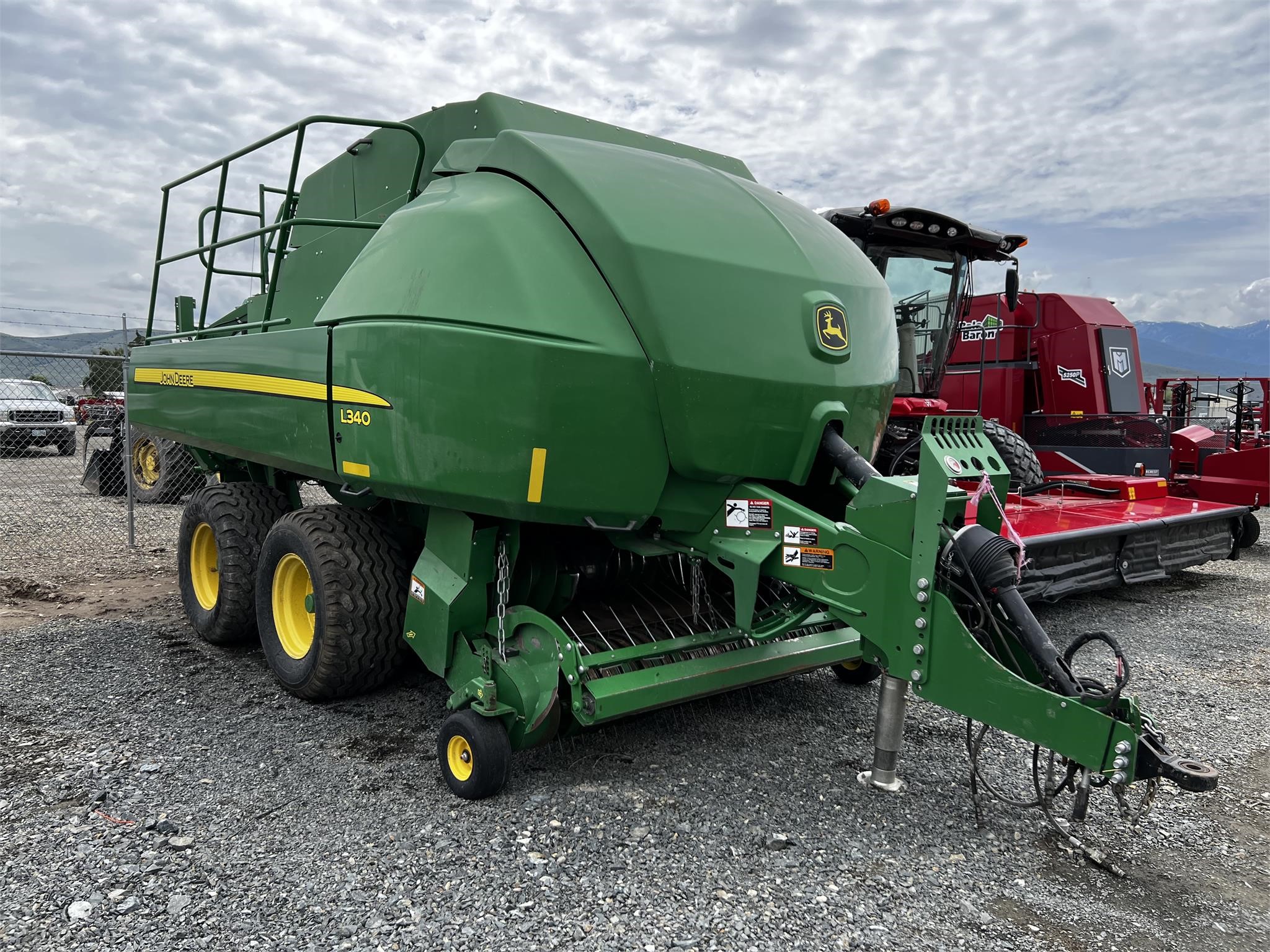 2015 John Deere L340 Baler/Square