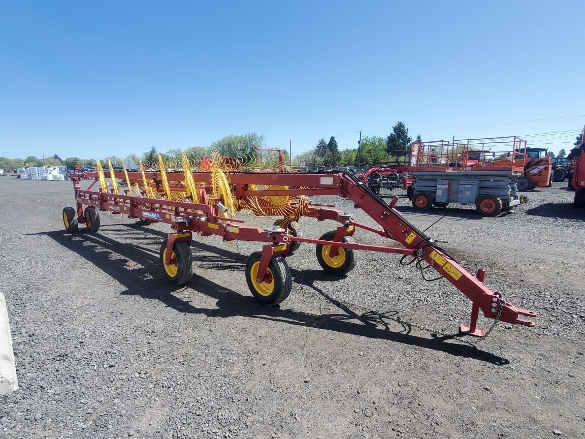 2017 New Holland 1428 Rake