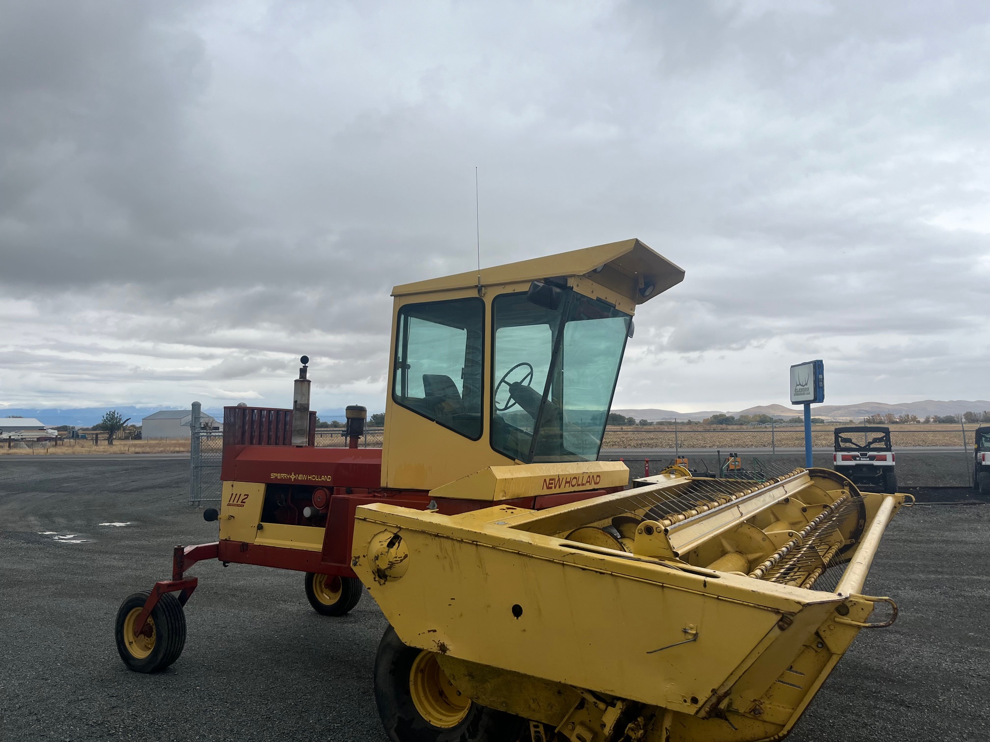 New Holland 1112 Windrower