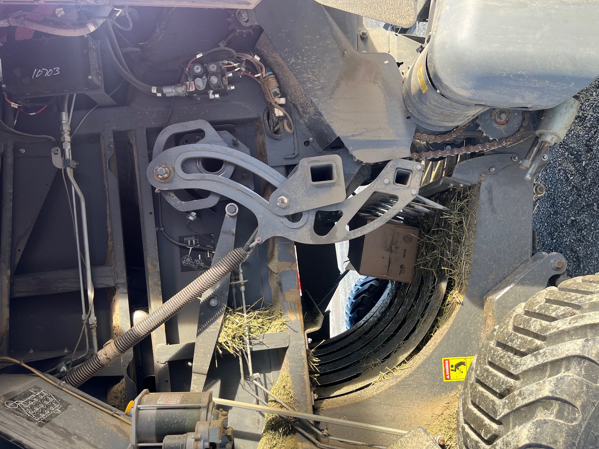 2015 Massey Ferguson 2290 Baler/Square