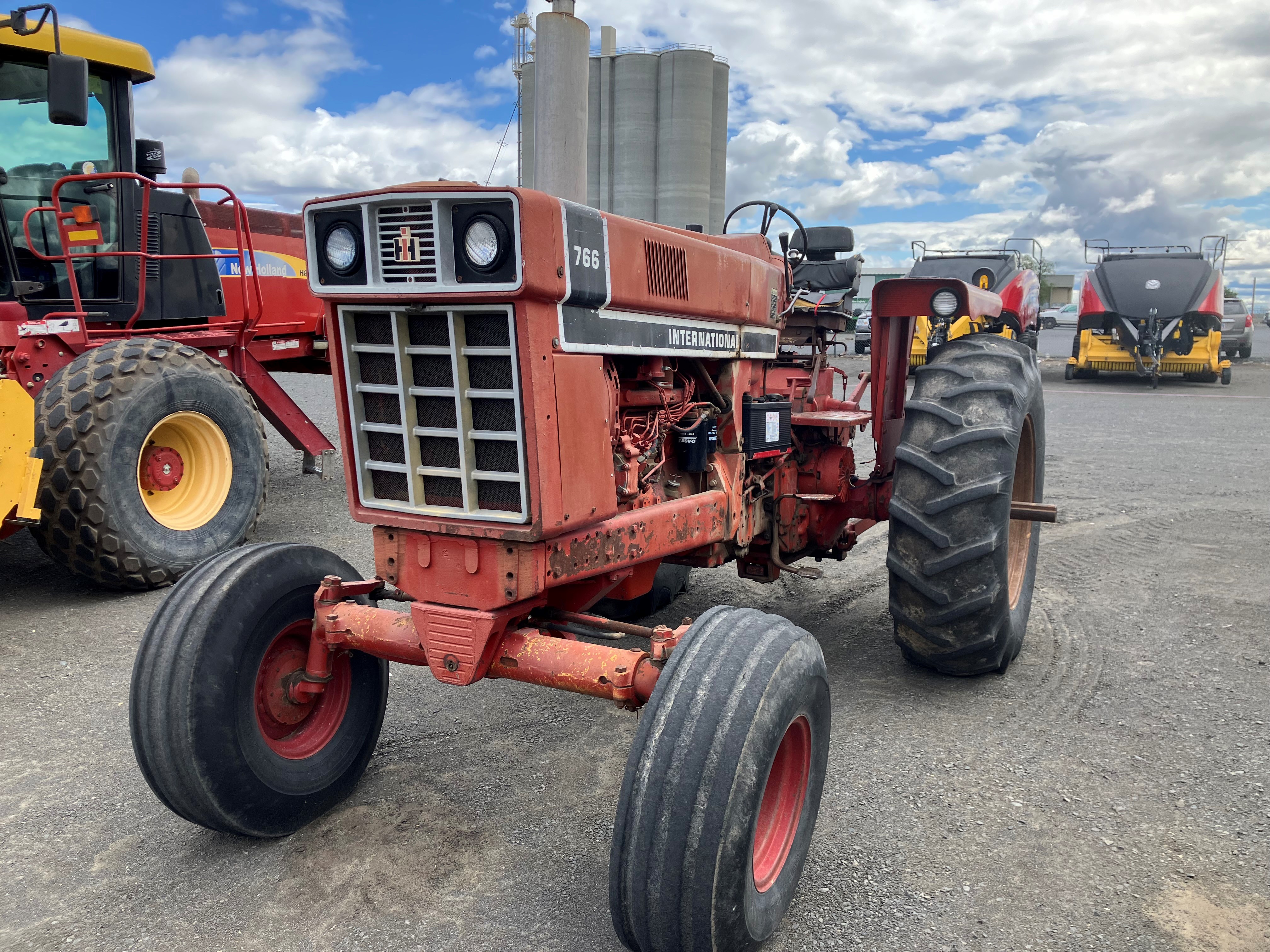 International 766 Tractor