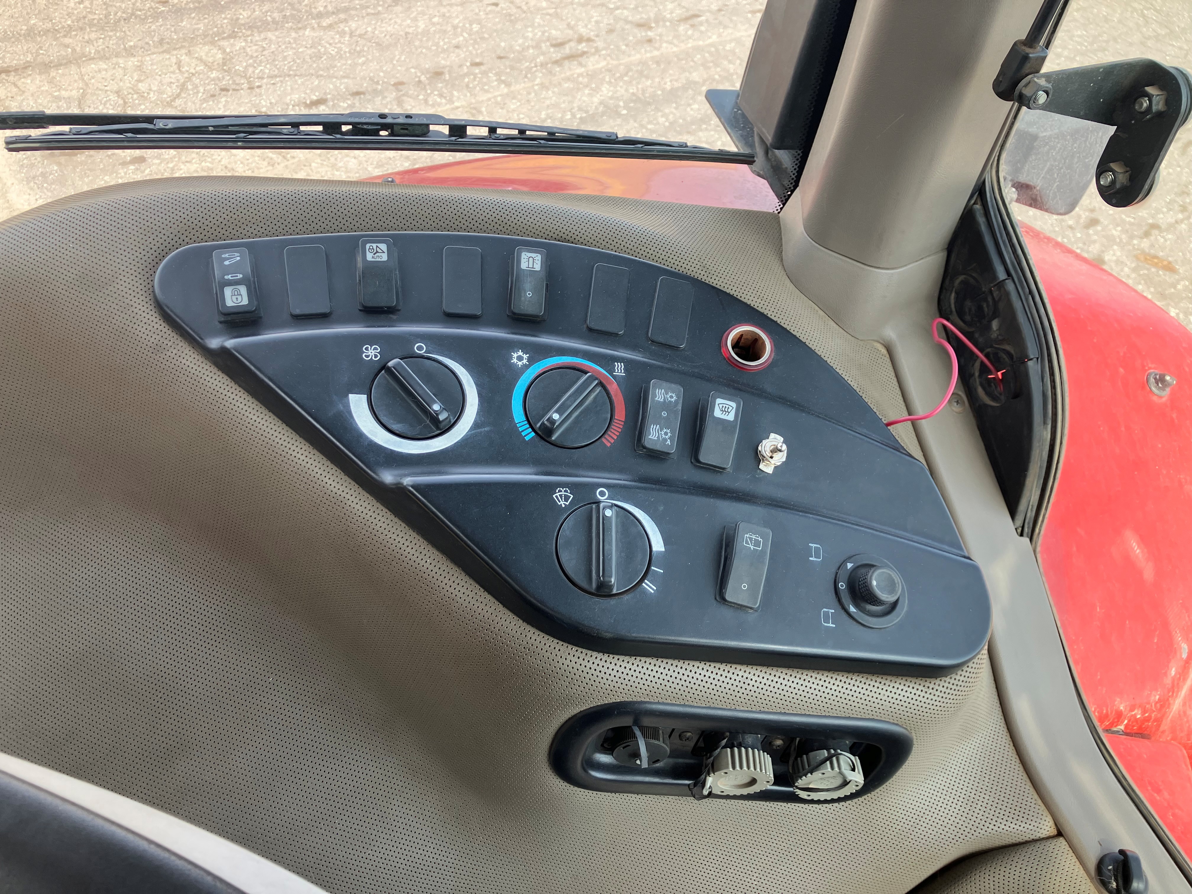 2013 Case IH MAGNUM 235 Tractor