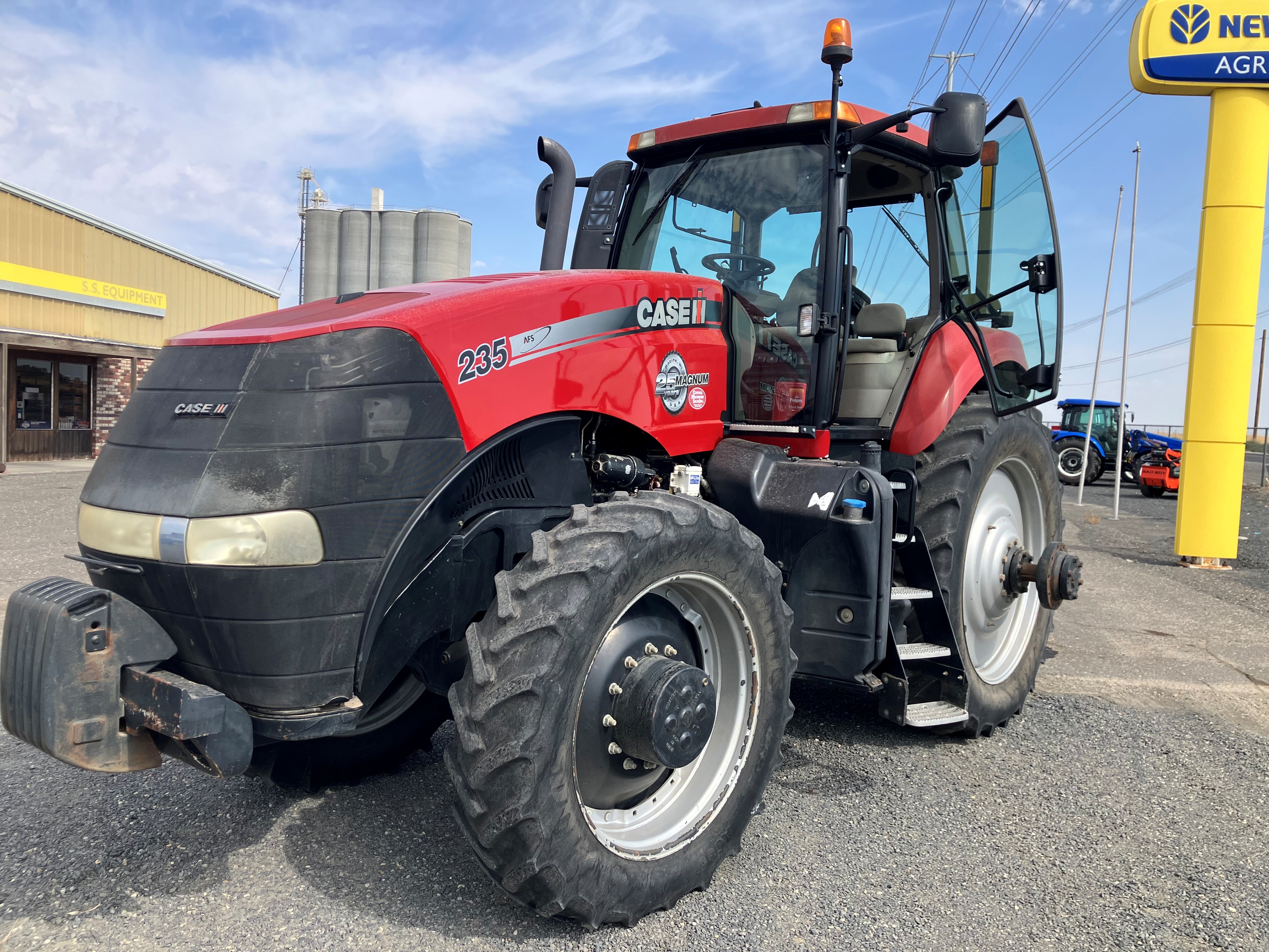 2013 Case IH MAGNUM 235 Tractor
