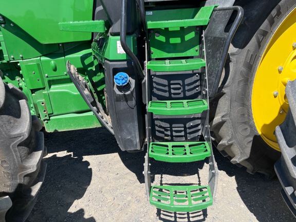 2022 John Deere 8R 370 Tractor