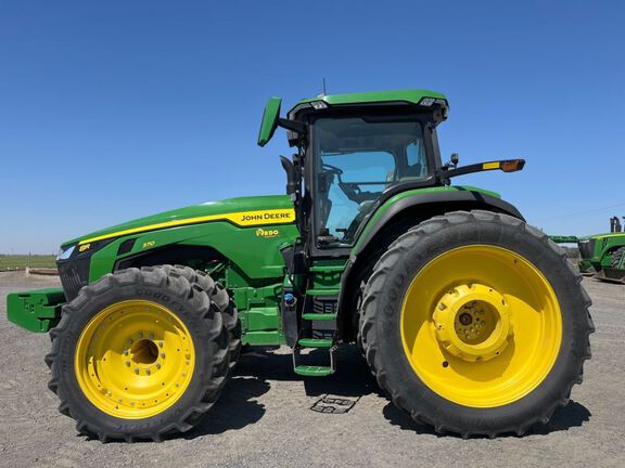 2022 John Deere 8R 370 Tractor