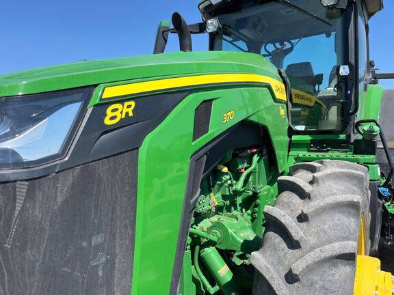 2022 John Deere 8R 370 Tractor