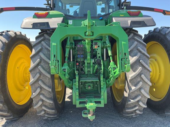 2022 John Deere 8R 370 Tractor