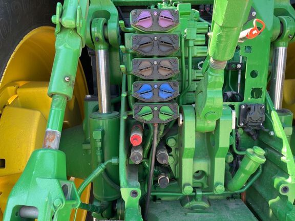 2022 John Deere 8R 370 Tractor