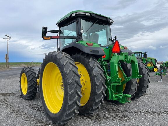 2022 John Deere 8R 370 Tractor