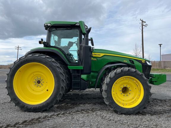 2022 John Deere 8R 370 Tractor