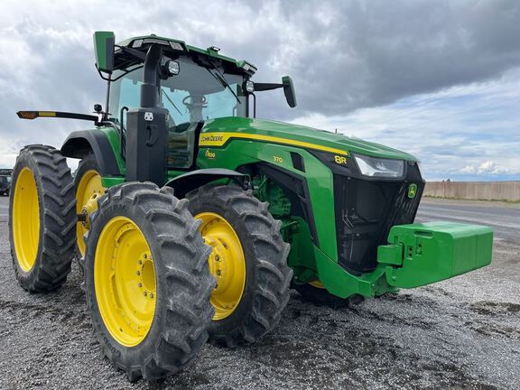 2022 John Deere 8R 370 Tractor