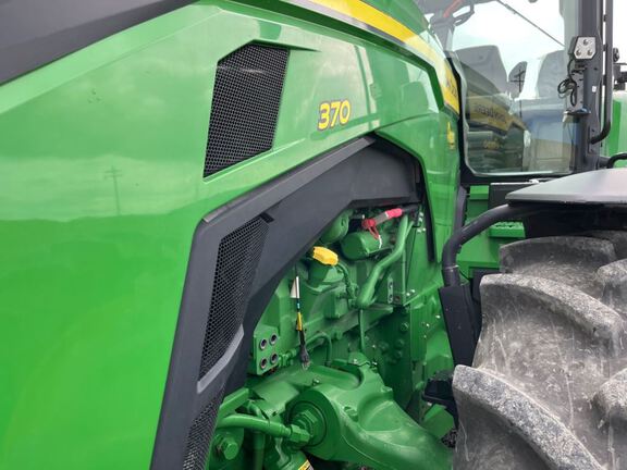 2022 John Deere 8R 370 Tractor