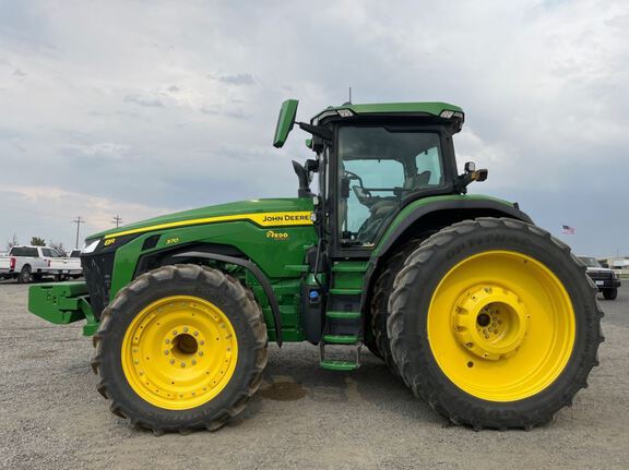 2022 John Deere 8R 370 Tractor