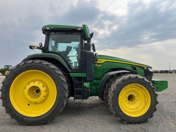 2022 John Deere 8R 370 Tractor