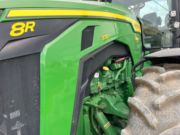 2022 John Deere 8R 370 Tractor