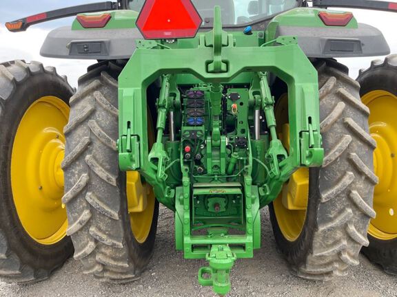 2022 John Deere 8R 370 Tractor