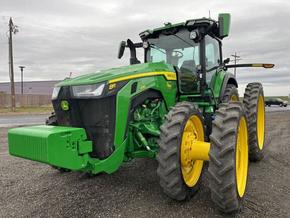 2022 John Deere 8R 370 Tractor