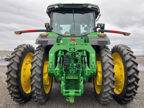 2022 John Deere 8R 370 Tractor