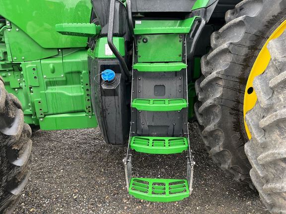 2022 John Deere 8R 370 Tractor