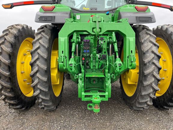 2022 John Deere 8R 370 Tractor