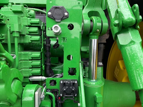 2022 John Deere 8R 370 Tractor