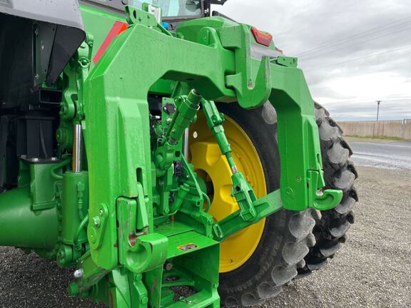 2022 John Deere 8R 370 Tractor