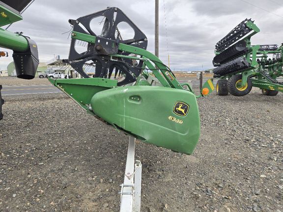 2011 John Deere 630R Header Combine