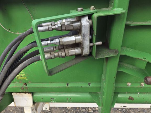 2011 John Deere 630R Header Combine