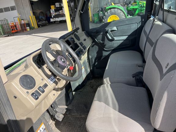 2022 John Deere XUV835R ATV